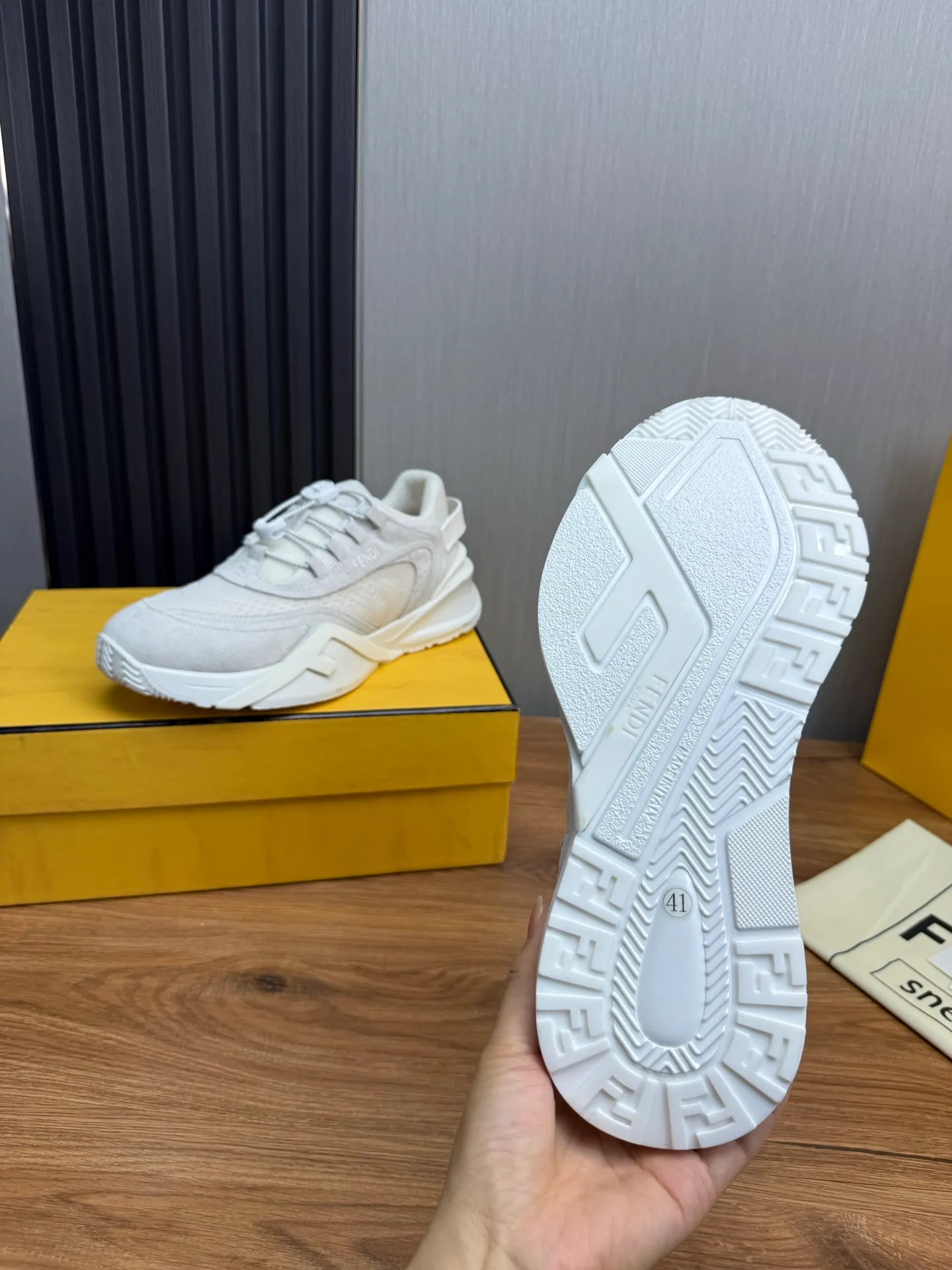 Men's men's shoes 💰560💰 Fendi [Fendi] hot style is on the market 🔥Fashionable casual men's shoes 🔱 Made of original brand fly knit fabric. Original cowhide + breathable mesh lining + sheepskin feet. Perfect shape and top quality, you deserve it 🔜Original rubber outsole, ultra-light, non-slip and wear-resistant 👣 Standard size 38-44